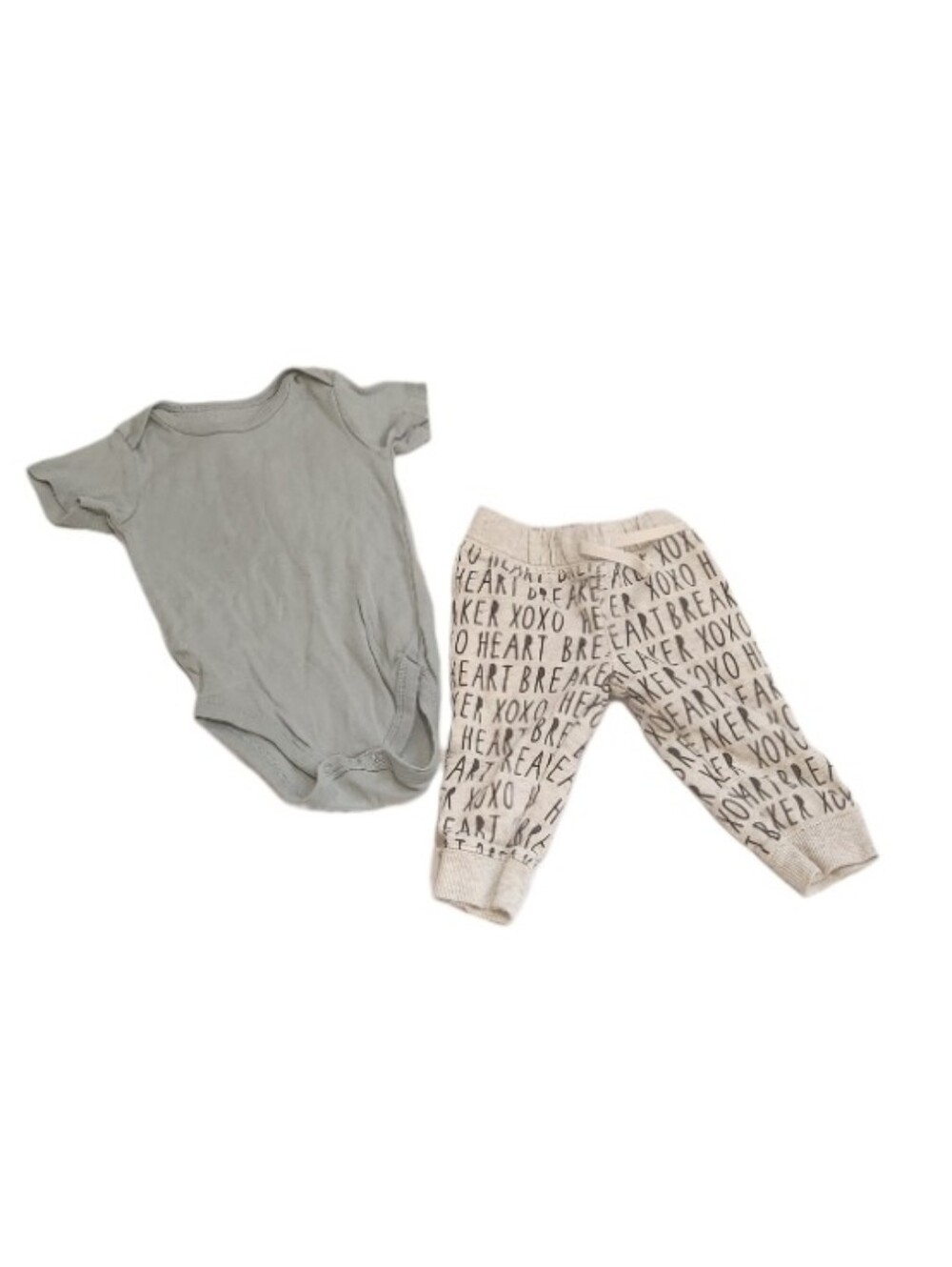 3-6 M 2 Piece Outfit Member’s Mark Bodysuit & 6 M Carter’s Heartbreaker Pants